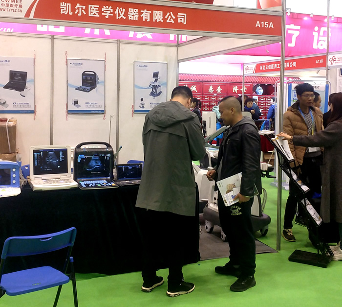 新老客戶前來凱爾展位A15A，蒞臨指導采購洽談機器。